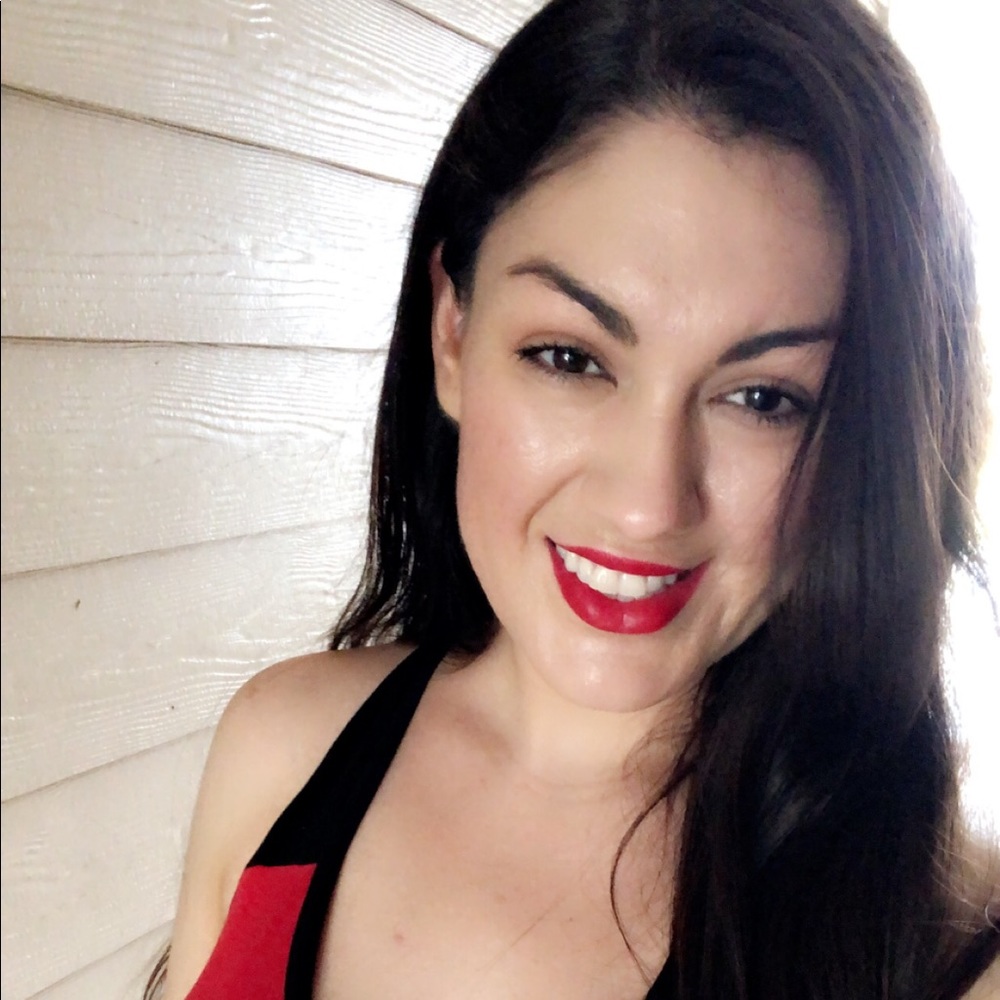 Meet your Posher, Laura